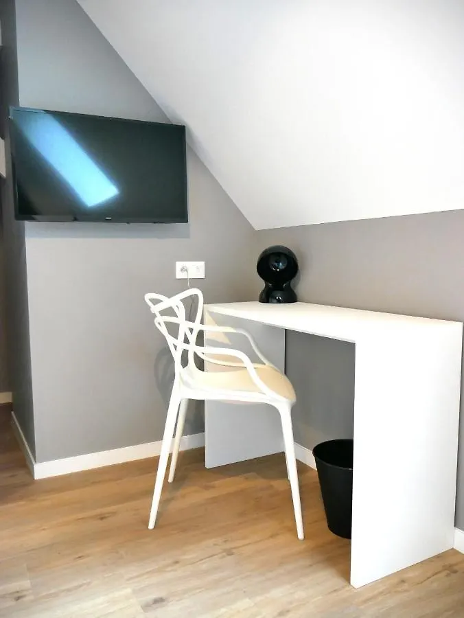 Kastellren - Rennes - Grand Parking Prive Bed and Breakfast 0*,  Frankrijk