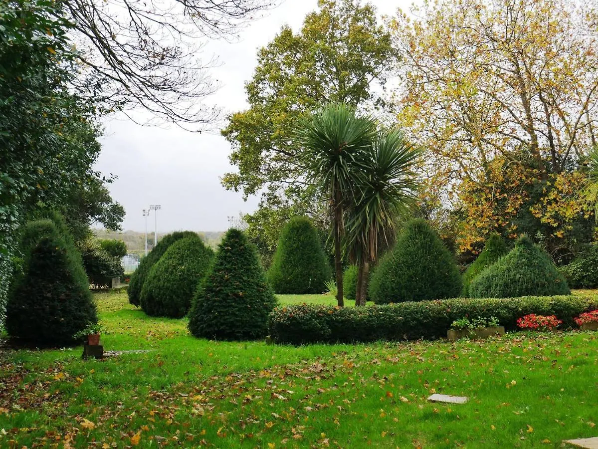 Bed & Breakfast Kastellren - Rennes - Grand Parking Prive Bed and Breakfast